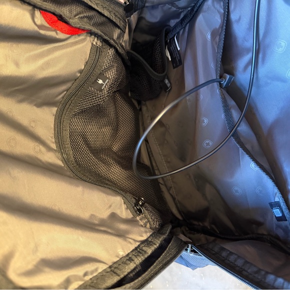 SwissGear 3670 USB ScanSmart Laptop Backpack - Picture 10 of 16